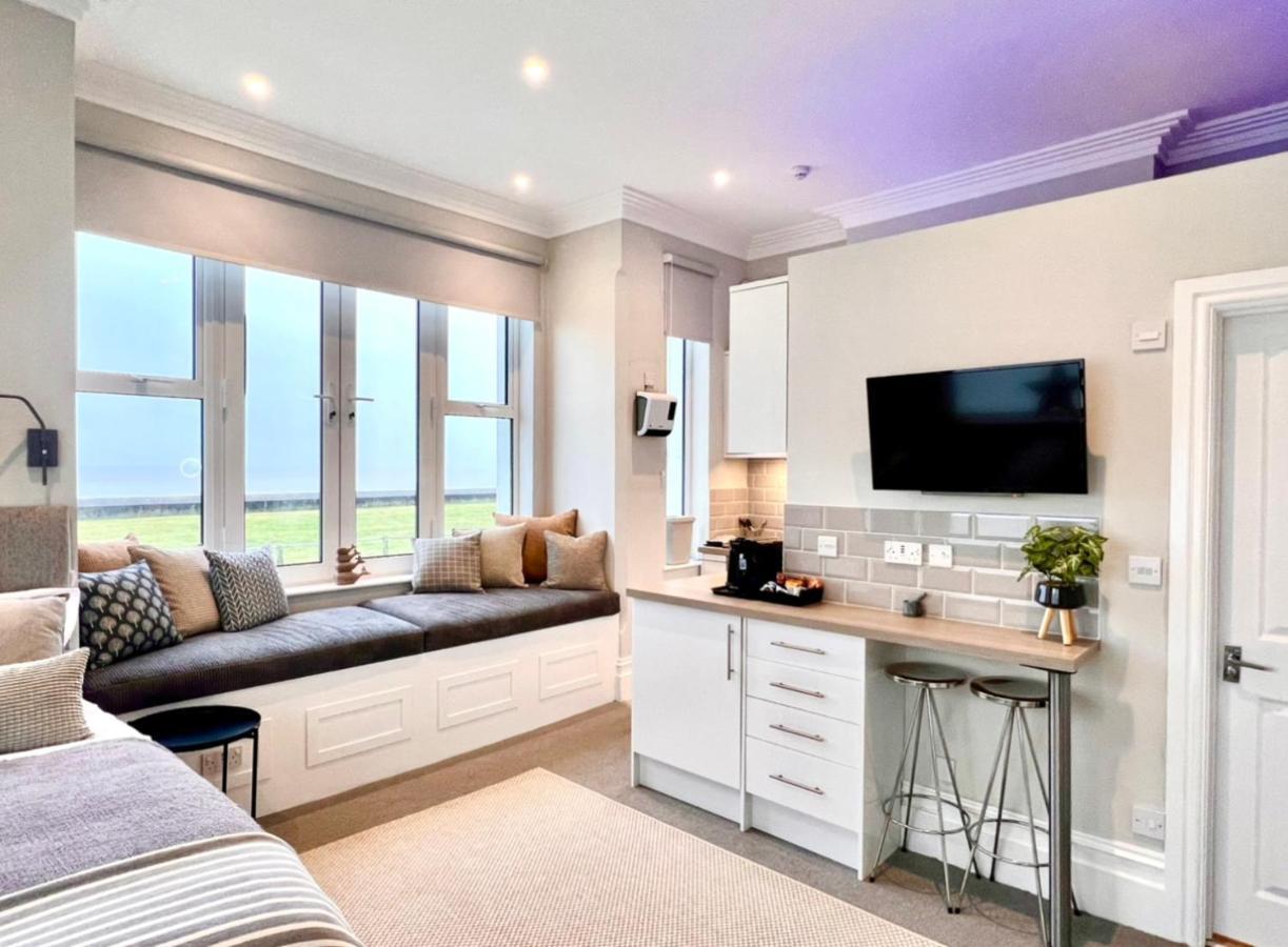 Beachfront Compact Coastal Crib, Direct Sea Views & Air Conditioning Littlestone-on-Sea Exterior photo