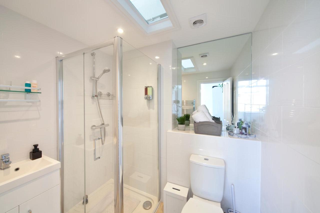 Beachfront Compact Coastal Crib, Direct Sea Views & Air Conditioning Littlestone-on-Sea Exterior photo
