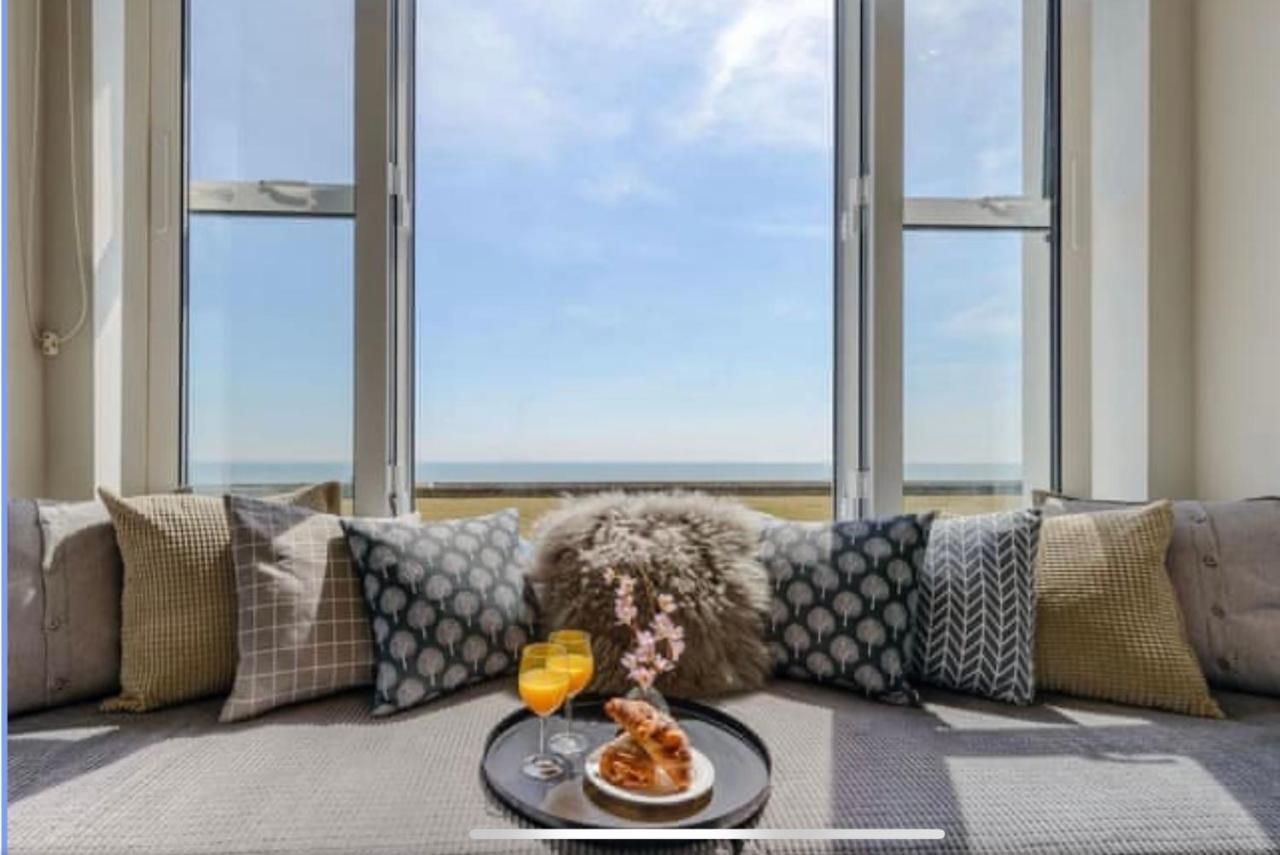 Beachfront Compact Coastal Crib, Direct Sea Views & Air Conditioning Littlestone-on-Sea Exterior photo