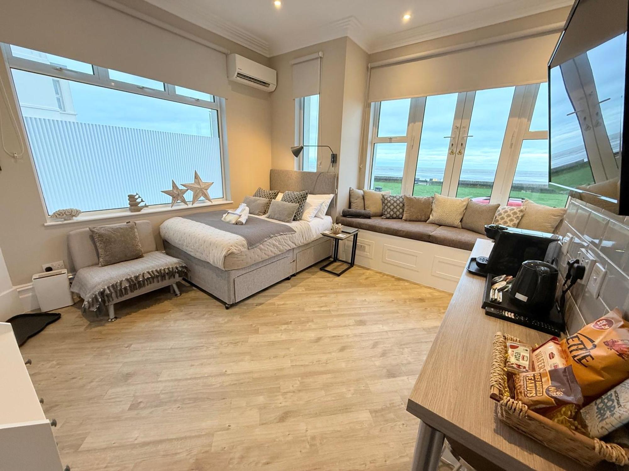 Beachfront Compact Coastal Crib, Direct Sea Views & Air Conditioning Littlestone-on-Sea Exterior photo